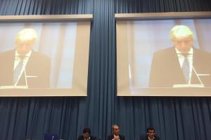 El Sr. Vicecanciller dirigiéndose al plenario de delegados